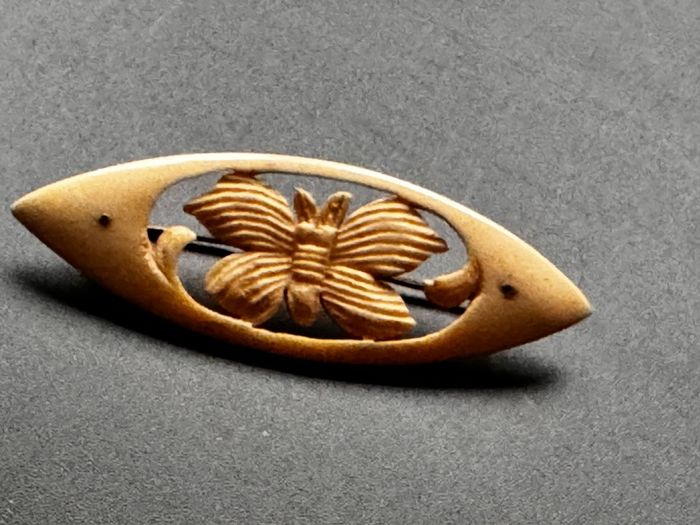 Vintage Hand Carved Floral Brooch