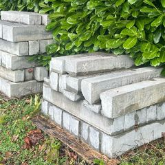 Precast concrete kerbs