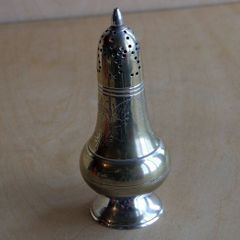 Metal pepper pot 16cm