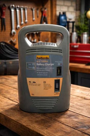 Halfords 12V Battery Charger up to 1200cc