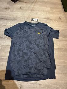 Under Armour Tshirt