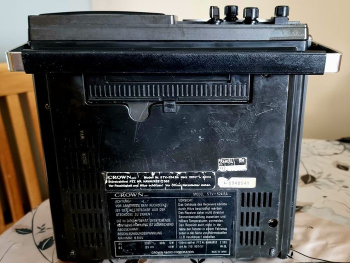 From 1978 CROWN 5TV-525R TV AND RADIO, Made in Japan, full working.
