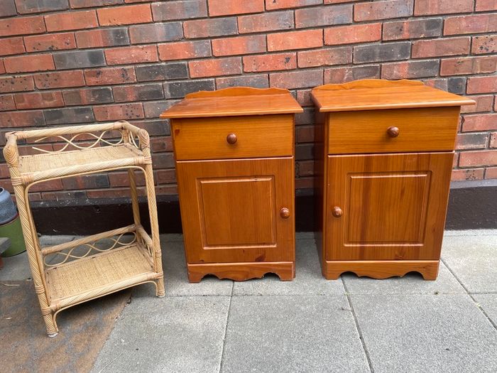 Bedside lockers