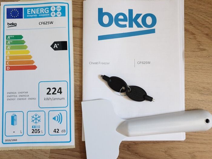 Beko CF625W Chest Freezer, 205 litre