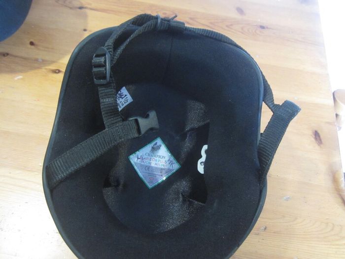 Riding helmet ....1 1/2     56 cm