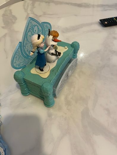 Elsa jewellery box (batteries included) and Elsa bag