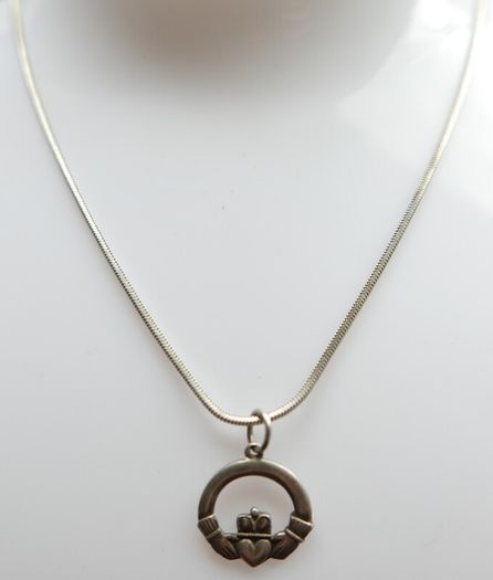 Vintage 925 Sterling Silver Claddagh Pendant Necklace length 16" - 5,2g