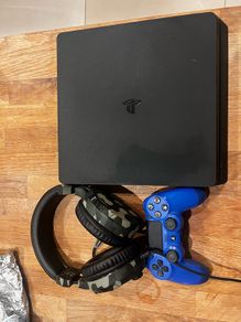 PS4 Slim, Controller and Headset