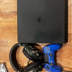 PS4 Slim, Controller and Headset