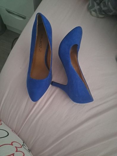 Mid heel shoe