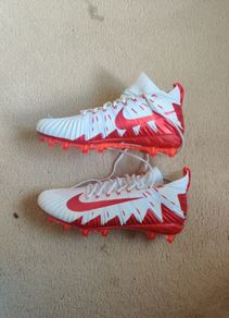 Nike Alpha Menace Elite American football cleats