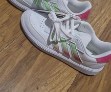Genuine adidas Womens Courtblock runners size 6 new