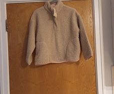 Leigh Tucker Fleece.   Age : 9-10.   B.N.W.T.