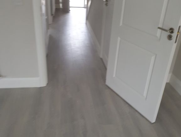 Laminate flooring service