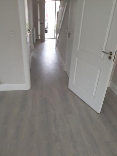 Laminate flooring service