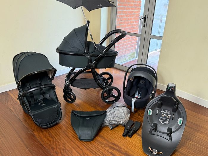 As New Egg2 travel system with Cybex car seat and isofix base swivel