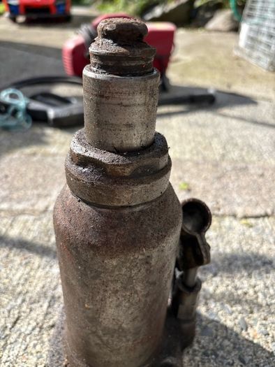 bottle jack