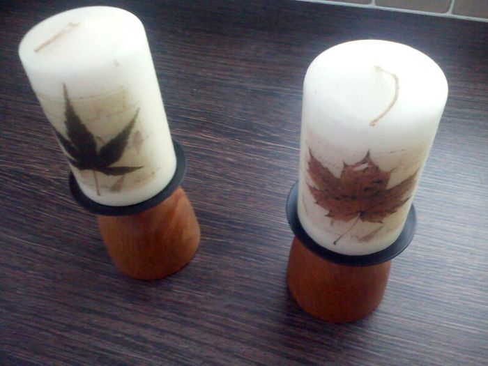 2 Wooden Base Candle Holders & Candles.