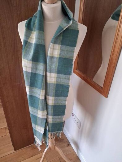 Beautiful New Avoca 100% Wool Scarf
