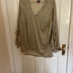 Vince Camuto Top size 12 to 14