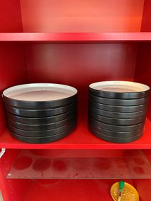 Lipped dinner plates