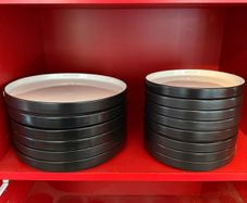 Lipped dinner plates