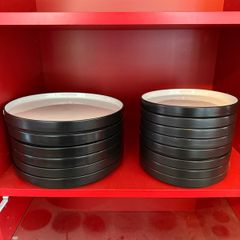 Lipped dinner plates