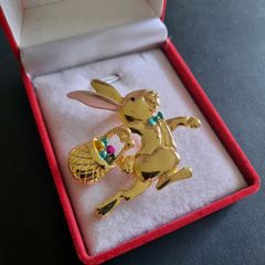 Gold Tone Easter Bunny Brooch with Basket, Cute Rabbit Pin Badge, Easter eggs Broach