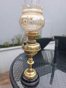 Beautiful Quality Antique Victorian Brass Oil Lamp made by Young's Paraffin Light and Mineral Oil Company in Edinburgh Scotland