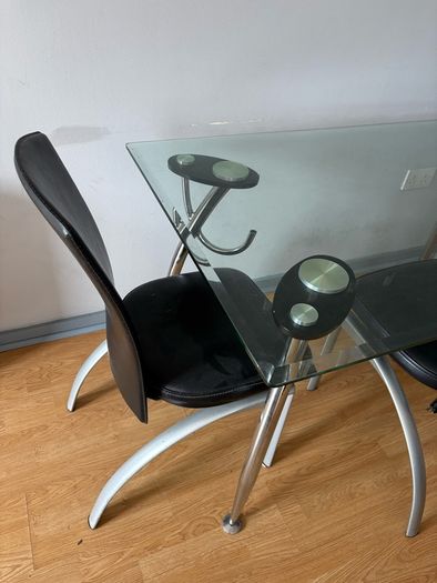 glass dining table with 3 leather chairs