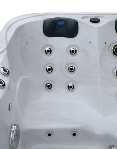 Brand New 4 Person Dan Marino Hot Tub