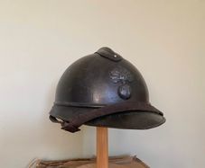 Original WW1 French M15 Adrian Helmet. Infantry Badge. Original paint & liner. Militaria
