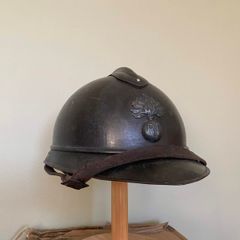Original WW1 French M15 Adrian Helmet. Infantry Badge. Original paint & liner. Militaria
