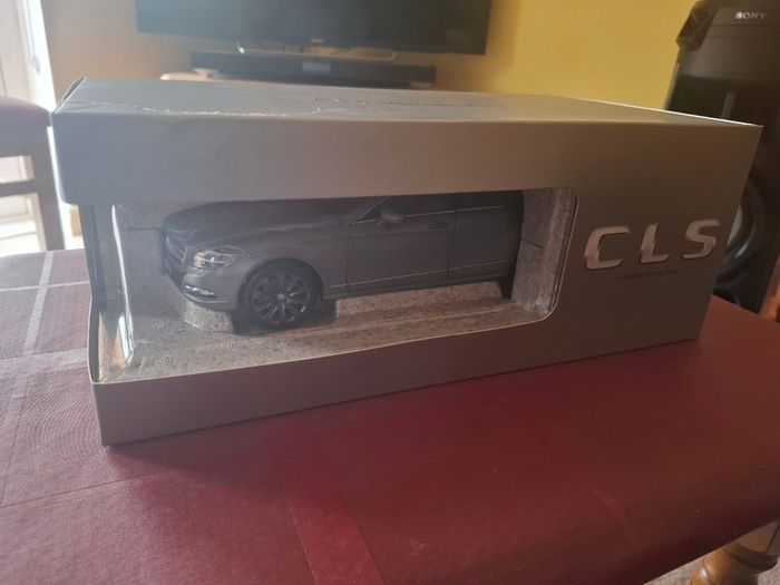 Mercedes Benz - Cls-class Estate 2012 - 1/18 - New In Box