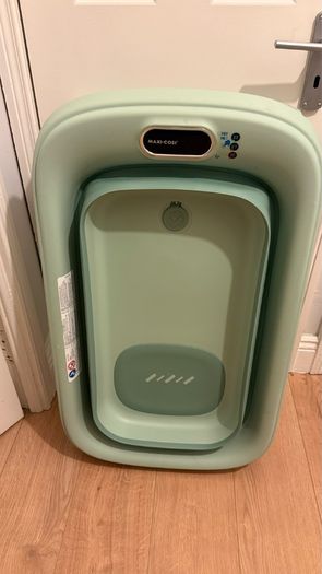Foldable baby and toddler bath tube