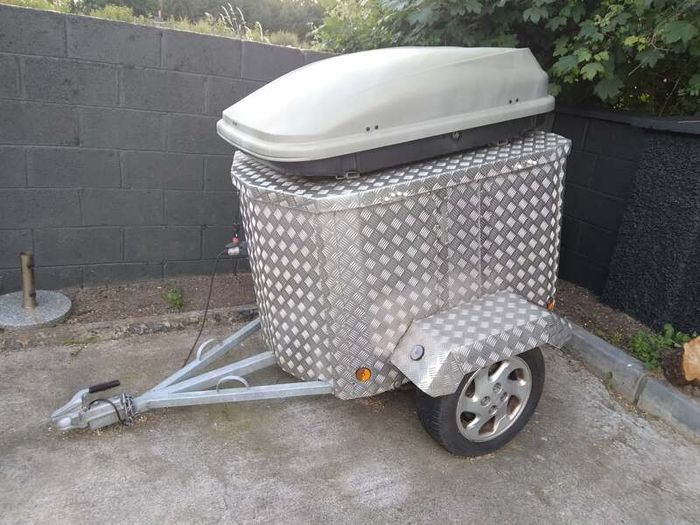 Camping trailer