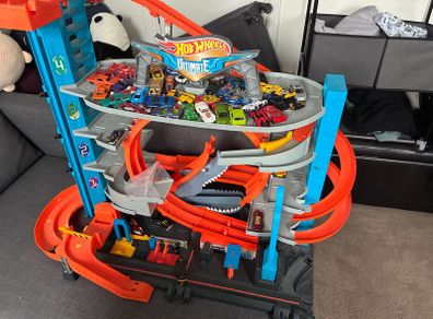 Shark Hotwheels garage