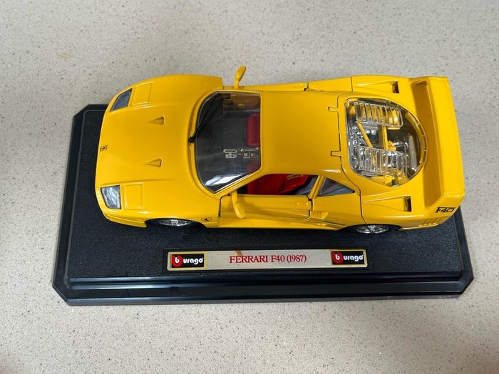 Ferrari F40 1/24 Burago