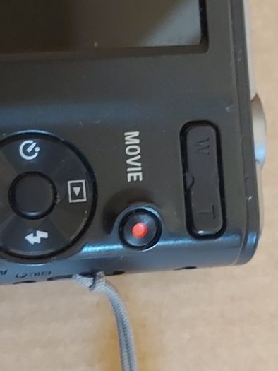 Sony Cyber-shot, Model DSC-W800, 20.1 Megapixels, 5 x optical Zoom, Battery Charged, Tested Fine, No Memory Card, Excellent Cosmetic Condition and working great