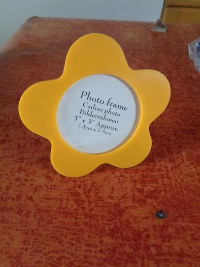 Plastic Daisy Shaped Photo Frame for Sale