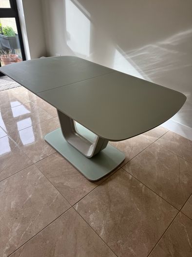 Extendable table