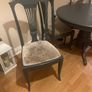 Round table and chairs Image 7