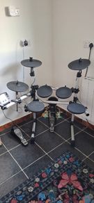 Electronic drum kit
