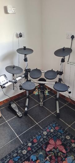 Electronic drum kit