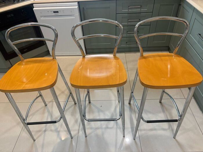 3 Barstools