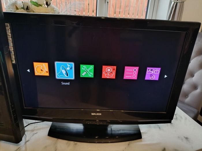 2 x Walker tvs ( 2 for 50euro)