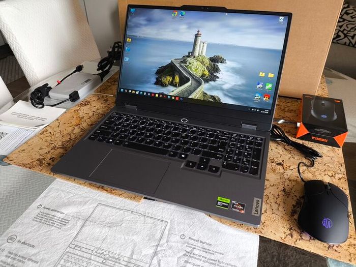 Gaming Laptop Lenovo Loq Ryzen 5 7235HS 4/8 RTX3050 6gb 95w 16gb Ddr5 512GB Nvme 144hz Win11 Rgb
