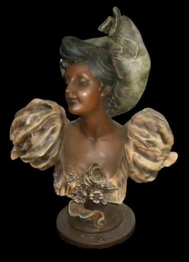 Substantial Vintage Bust 'Libellule'