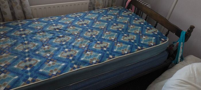 Excellent condition single bed with good mattress