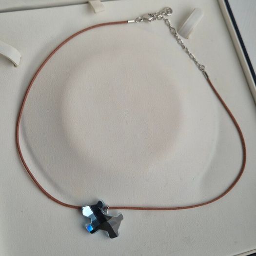 Swarovski crystal blue dog corded necklace very good condition